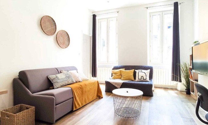 Euromed - La Joliette Apartment | Beautiful Apartment in the Heart of the City with Spa Access