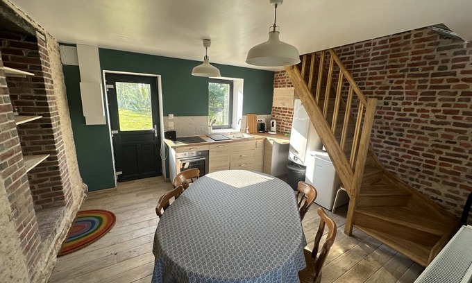Neauphe-sur-Dive Cottage | Cozy Gîte de Campagne Surrounded by Fields - Family Friendly
