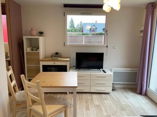 Menneval Apartment | Cozy Studio 2: Guest Rated 9.3/10 for Your Getaway