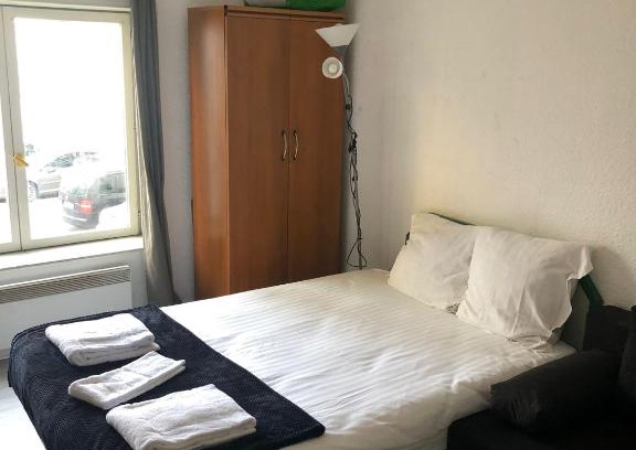 Sablon - Trudaine Apartment | Cozy Studio in Downtown: Ideal for Families & Pets