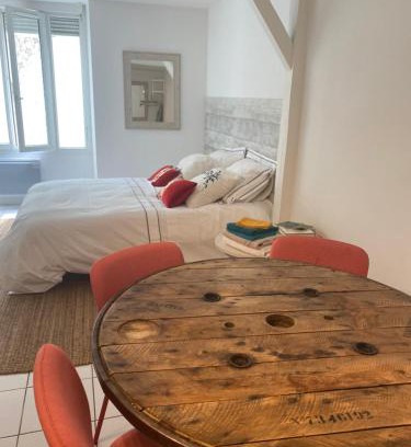 Saint-Arnoult-en-Yvelines Apartment | Cozy Studio in City Center - Family Friendly & Inviting