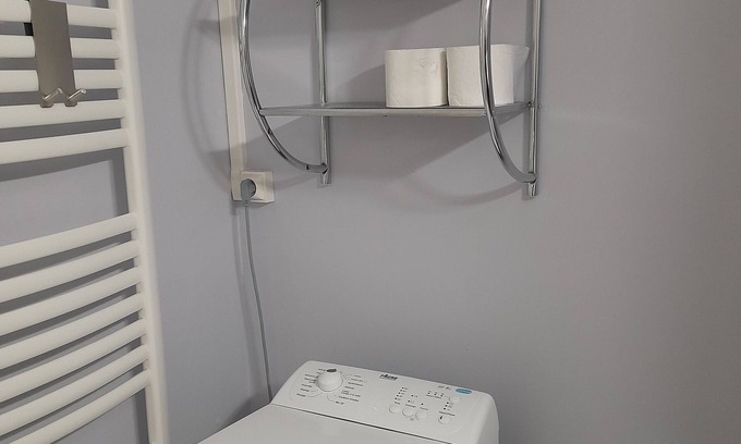 Dax Apartment | Cozy Studio with Scenic Views and Pet-Friendly Amenities