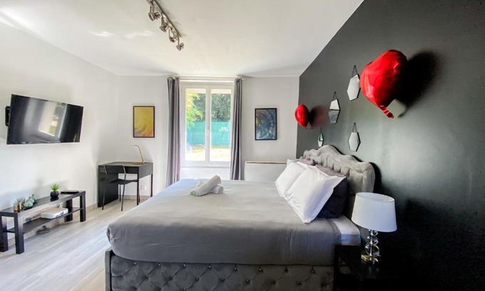 Bretigny-sur-Orge Apartment | Cozy Studio with Garden Near RER C - Close to Paris