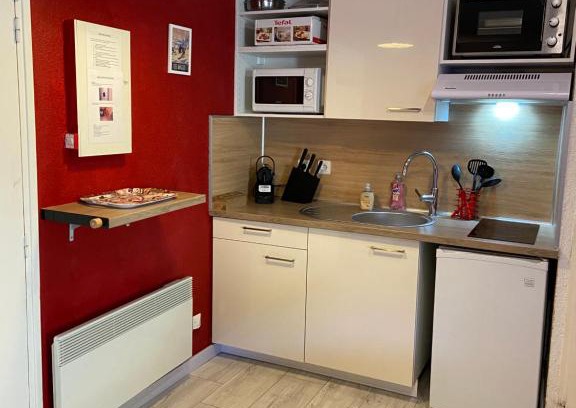 Les Angles Apartment | Cozy Studio Cabin Near Slopes - Wheelchair Accessible!