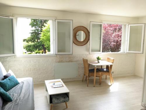 Chelles Apartment | Bright Studio with Parking Near Train Station – Family Friendly