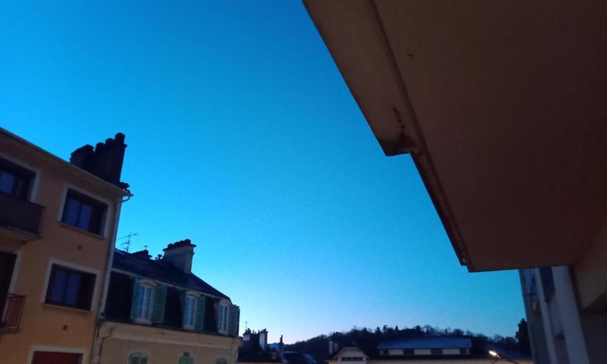 XIV Juillet Apartment | Cozy T1 with Balcony & Parking Near Pau Train Station