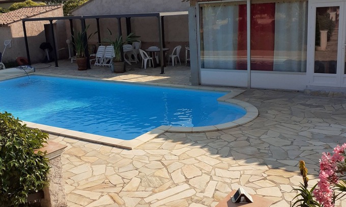 Pignans House | Tranquil T1 with Private Pool and Family-Friendly Perks