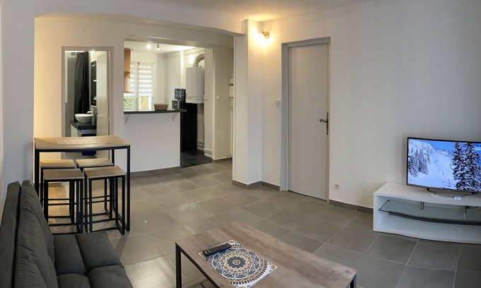 Mont Duplan Apartment | Stylish T2 Apartment in Nimes Near Station and City Center