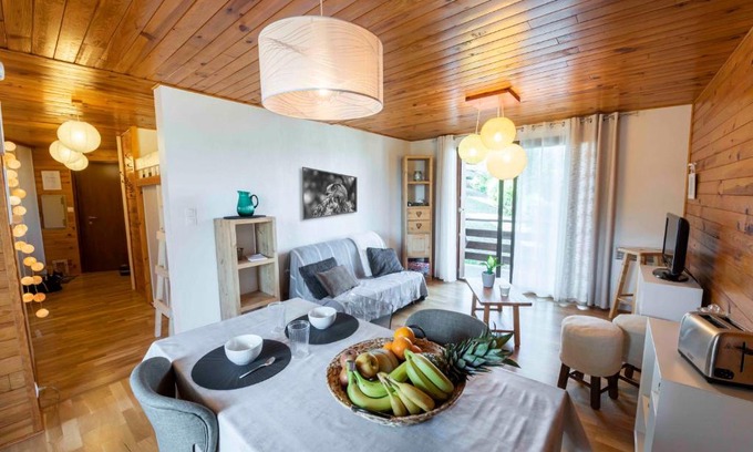 Baratier Apartment | Inviting Joli T2 - Lake View & Steps from Embrun Water Park