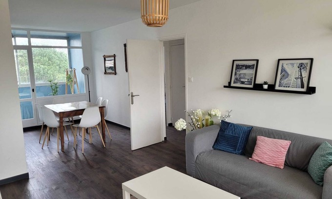 Saint-Brieuc House | Bright Joli T4: 5 Min Walk to City Center with Pool Access