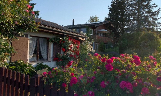 Le Vaud Bed & Breakfast | Cozy Room in Chalet with Dining and Family-Friendly Perks