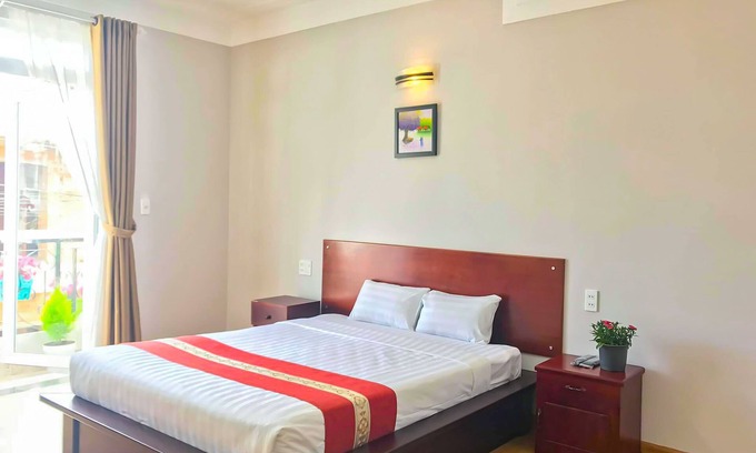 Phuong Apartment | Jolie House II - Villa with Lake View and Spa Amenities