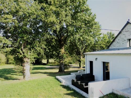 Guenrouet House | Delightful Jolie Longère with Ocean Views near Nantes Canal