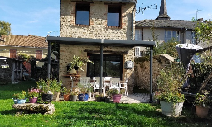 Bessines-sur-Gartempe House | Peaceful Jolie Maison t3: 10/10 Rated & Family-Friendly