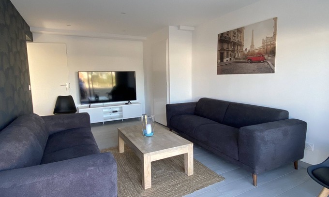 Nogent-sur-Eure House | Relaxing Country Retreat with Spa and Family-Friendly Amenities