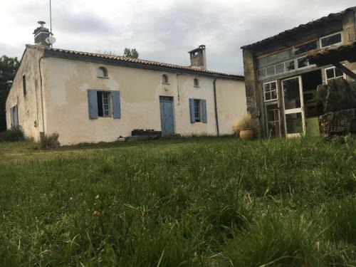 Leogeats House | Peaceful Group Retreat at Maison Peyri with Family-Friendly Amenities