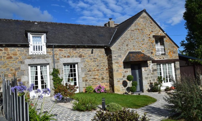 Langueux House | Beautifully Renovated Country House with Child-Friendly Amenities