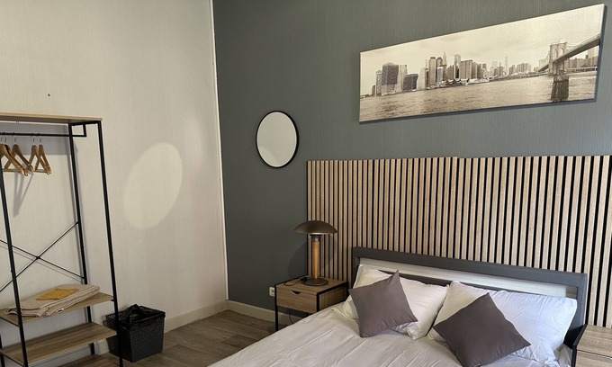 Valence House | Elegant Townhouse in Valence d'Agen with Kitchen & Wifi