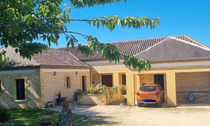 Biron Villa | Charming Jolie Maison en Périgord Pourpre with Private Pool