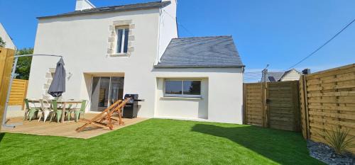 Landeda House | Renovated Home Near Beaches and Village - Family Friendly