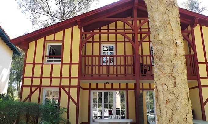 Moliets-et-Maa Villa | Charming Basque Cottage Steps from Ocean and Golf Course