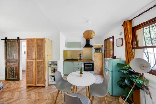 Le Pradet Apartment | Peaceful Jolie Maisonnette: Pet & Child Friendly Retreat