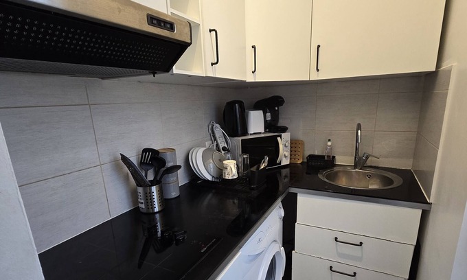 Maisons-Alfort Apartment | Discover Jolie T2: Family-Friendly Retreat Near Paris
