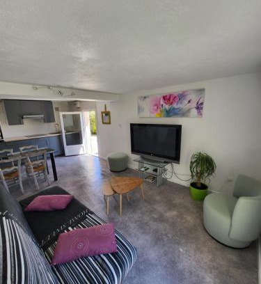 Sollies-Ville Apartment | Independent Jolie T2 Villa - Ideal for Family Getaways