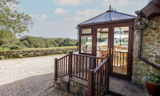 Fivelanes Cottage | Cozy Jolls Ground Barn: Pet Friendly with Open Fire