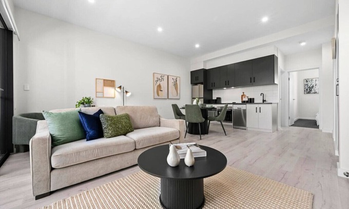 Port Adelaide Apartment | Charming 2 Bed Apartment - Family Friendly with Breakfast