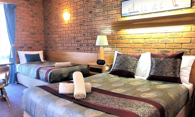 Euroa Hotel | Discover Jolly Swagman Motor Inn Euroa with Pool & Dining