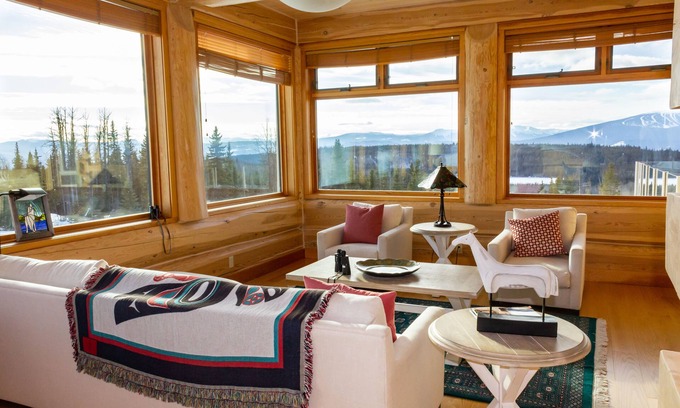 Smithers Cabin | Discover JollyMore at Pink Sky Lodge: Pool & Spa Retreat