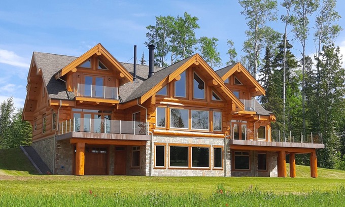 Smithers Villa | Experience Starry Nights at JollyMore with Spa & Breakfast