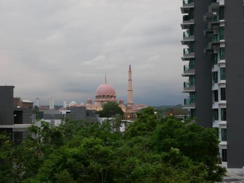 Putrajaya Apartment | Exceptional Jome Putrajaya Presint 8 Homestay with Pool