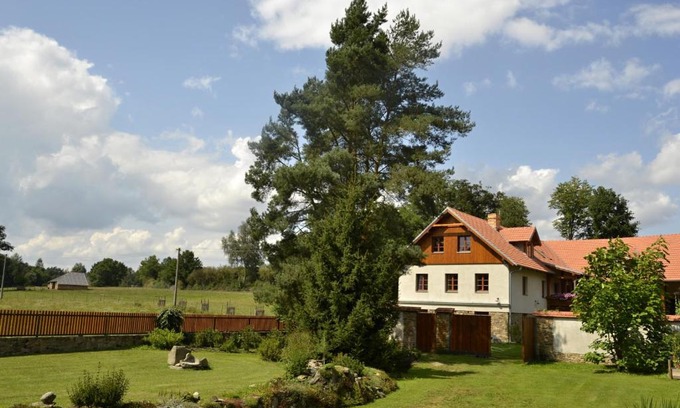 Zhor u Mlade Vozice House | Relax at Jonášův Mlýn: Family-Friendly with Pool & Dining