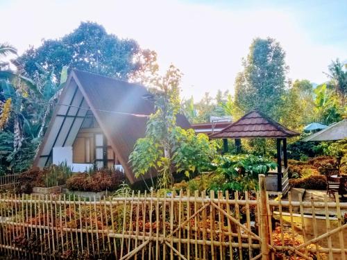 Bayan Villa | Relax at Jon's Paradise Villa with Family-Friendly Amenities