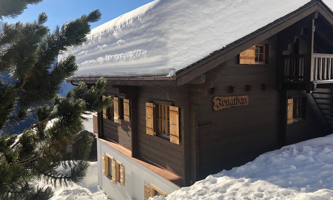 Riederalp Apartment | Inviting Jonathan Parterre with Spa and Family-Friendly Amenities