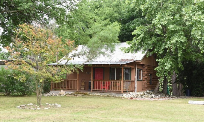 Utopia Cabin | Pet-Friendly Jones Riverside Cabin with Breakfast Included