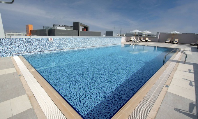 Al Muraqqabat Apartment | Discover Jood Hotel Apartment: Family-Friendly & Spa Access