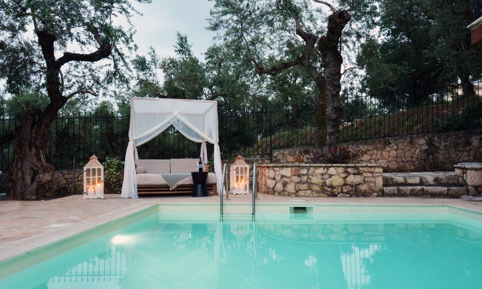 Akrotiri Villa | Experience Jootiq Villas: Oceanfront Bliss & High Ratings