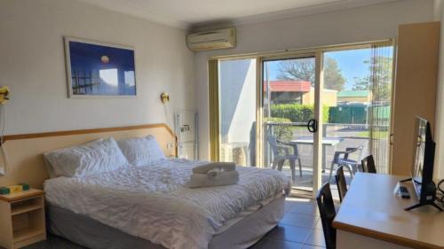 Sussex Inlet Hotel | Family-Friendly Stay at Jopen Motel - Unit 1 Awaits You