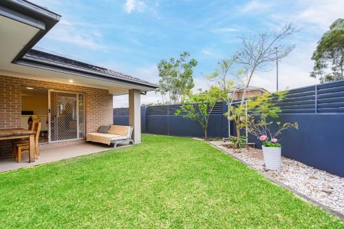 Jordan Springs Villa | Cozy Jordan Springs 3BR Family Home with WiFi & Parking