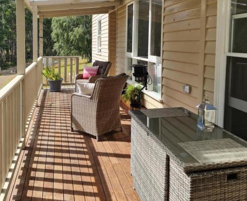 Geeveston House | Pet & Child Friendly Jo’s Farmhouse B&B - Guest Rated 9.8