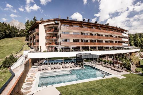 Avelengo Hotel | Josef Mountain Resort: Oceanfront Bliss with Top Amenities