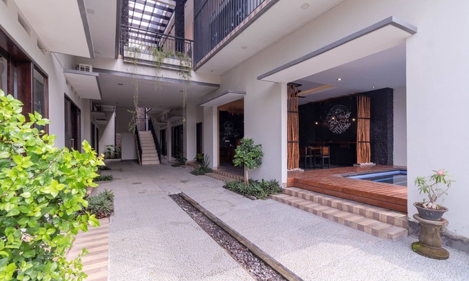 Tukad Mungga House | Experience Comfort at Josh Guest House with Pool & Spa
