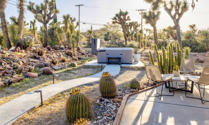 Yucca Valley House | Unforgettable Stay at Joshua Gardens: Pet Friendly & Spa