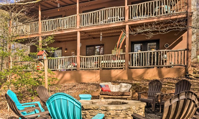 Franklin House | Joshua’s Lodge: Relax in Hot Tub with Scenic Mountain Views