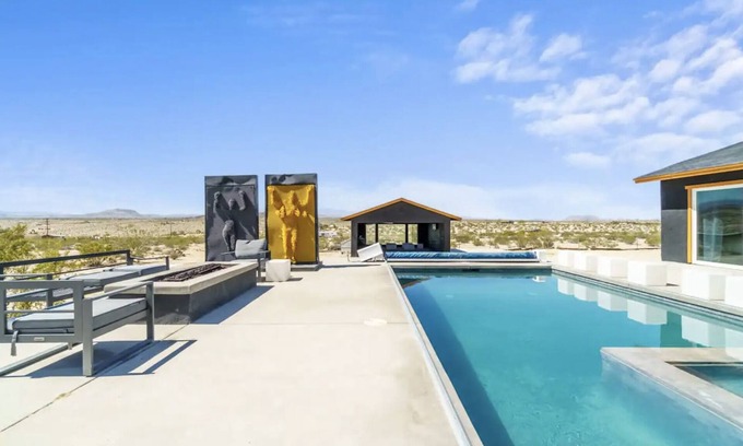 Joshua Tree House | Discover Joshua Tree Oasis: Design, Views & Pet-Friendly Stay