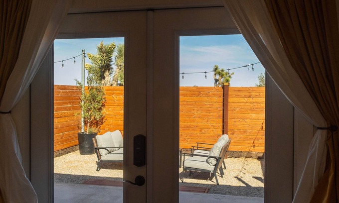 Joshua Tree Cottage | Cozy Retreat at Joshua Tree Tiny Rose - Pet Friendly Stay
