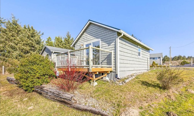 Grayland House | Cozy Josie Dyas Cottage: Pet-Friendly Family Retreat